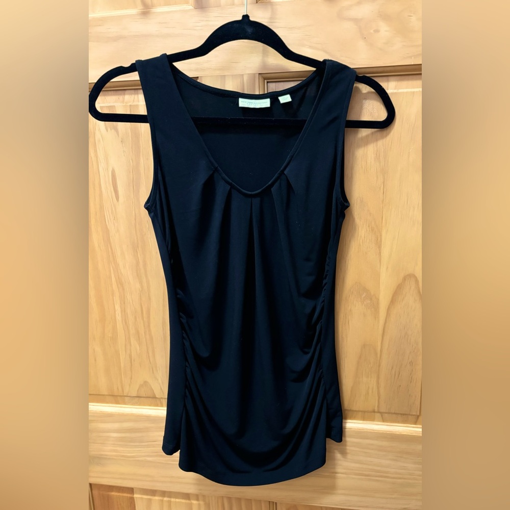 Black New York and Co. stretch sleeveless shirt. XS